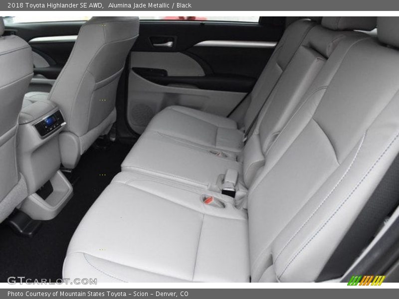 Alumina Jade Metallic / Black 2018 Toyota Highlander SE AWD