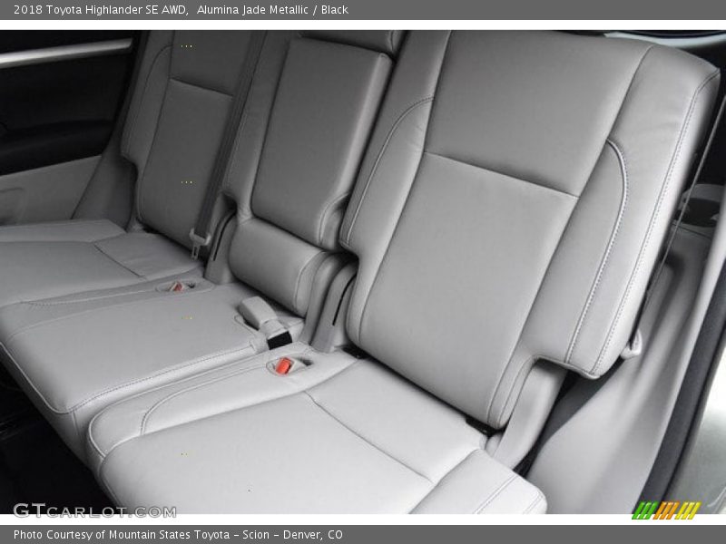 Alumina Jade Metallic / Black 2018 Toyota Highlander SE AWD
