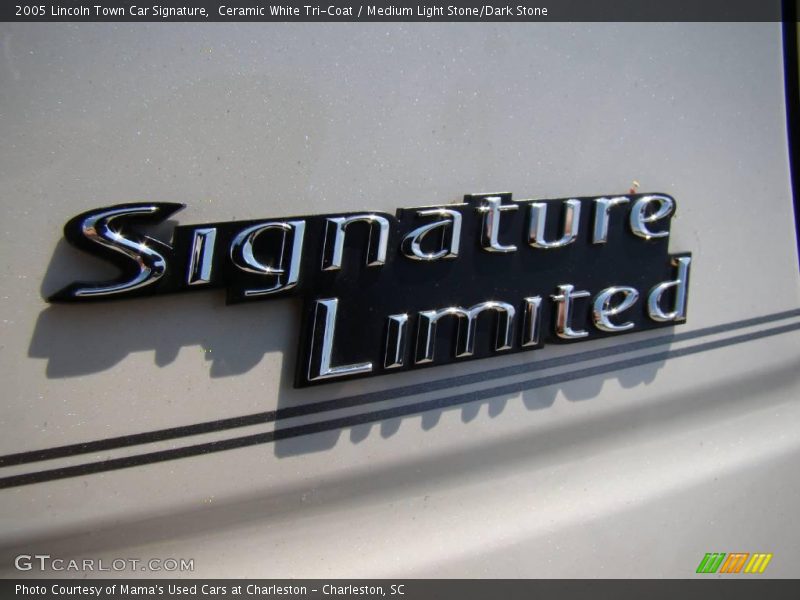 Ceramic White Tri-Coat / Medium Light Stone/Dark Stone 2005 Lincoln Town Car Signature