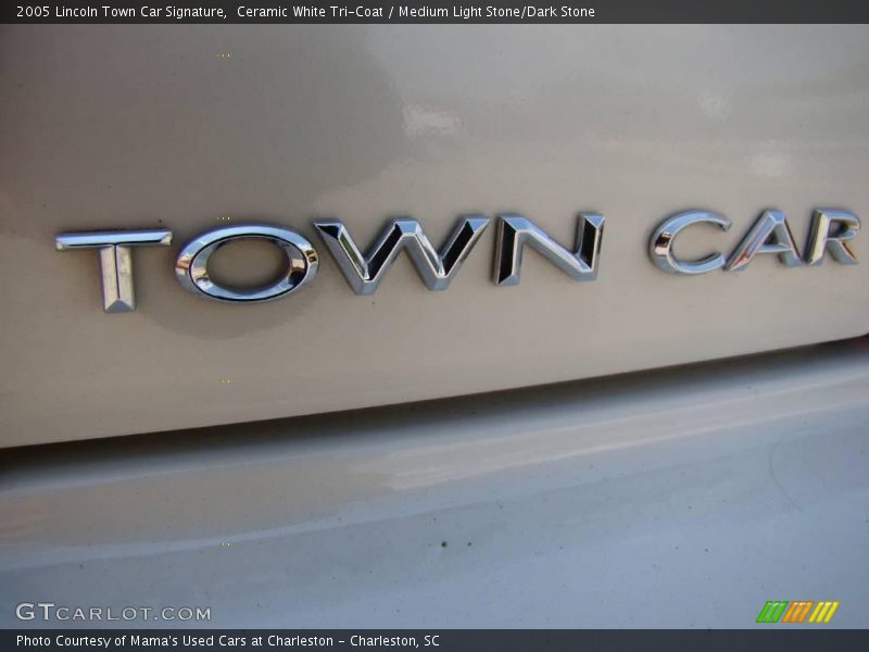 Ceramic White Tri-Coat / Medium Light Stone/Dark Stone 2005 Lincoln Town Car Signature