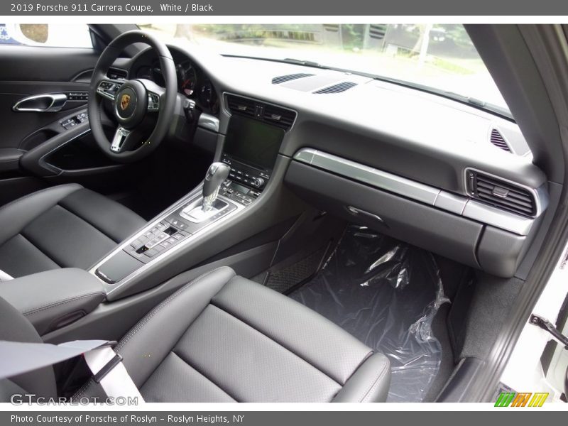 Dashboard of 2019 911 Carrera Coupe