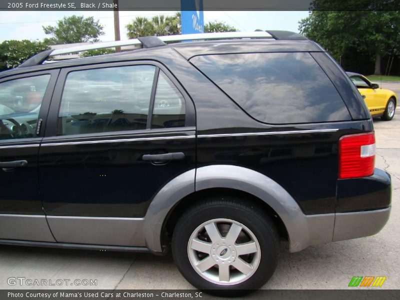 Black / Shale 2005 Ford Freestyle SE