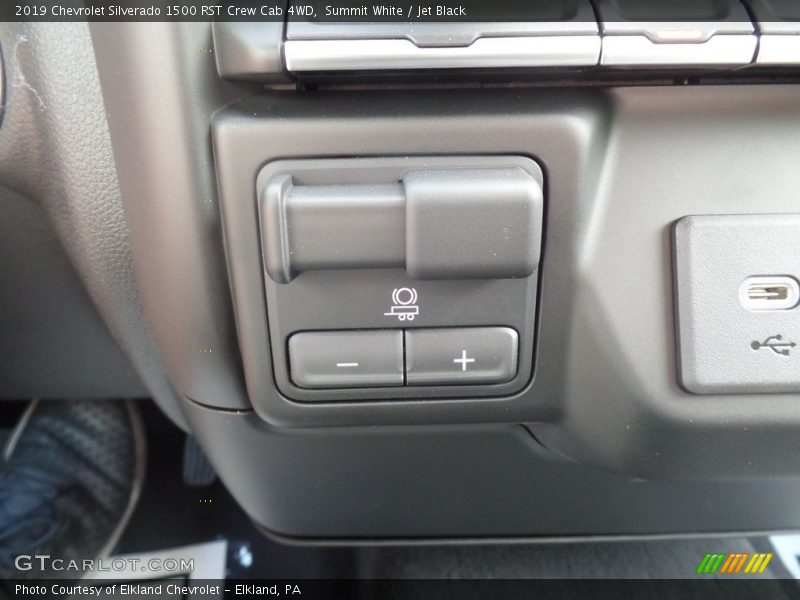 Summit White / Jet Black 2019 Chevrolet Silverado 1500 RST Crew Cab 4WD