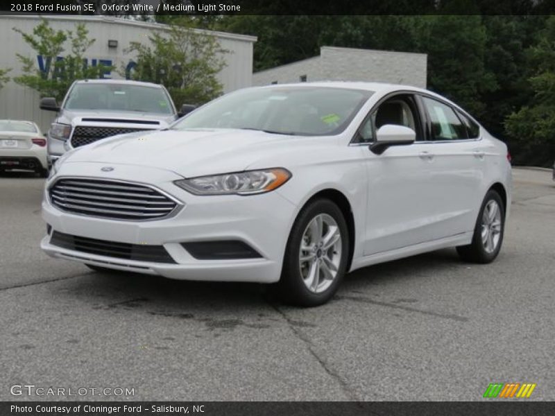 Front 3/4 View of 2018 Fusion SE