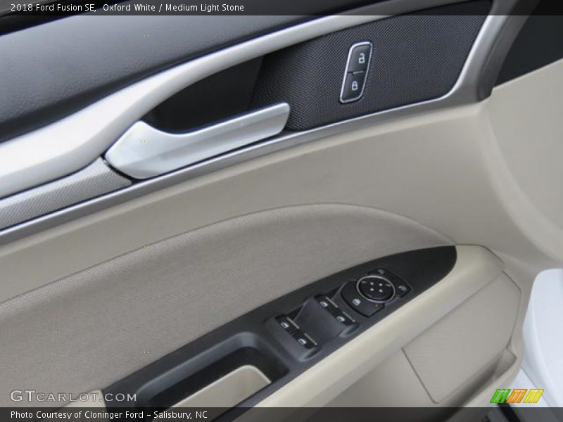 Oxford White / Medium Light Stone 2018 Ford Fusion SE