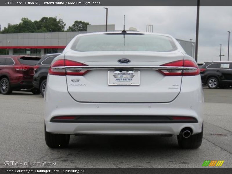 Oxford White / Medium Light Stone 2018 Ford Fusion SE