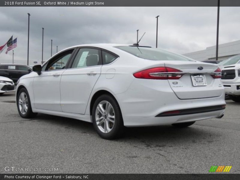 Oxford White / Medium Light Stone 2018 Ford Fusion SE