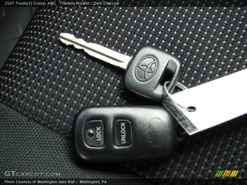 Titanium Metallic / Dark Charcoal 2007 Toyota FJ Cruiser 4WD