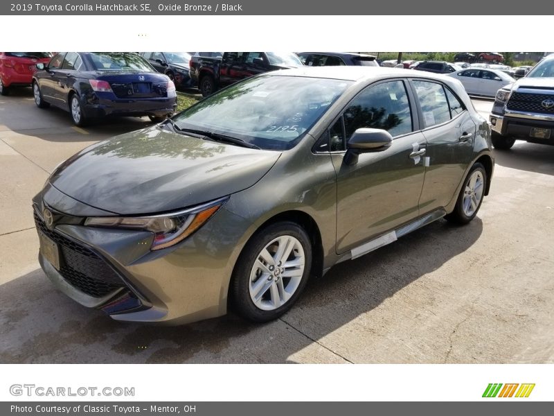 Front 3/4 View of 2019 Corolla Hatchback SE