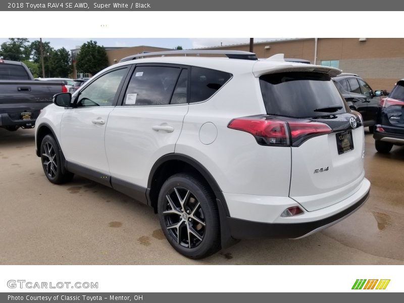 Super White / Black 2018 Toyota RAV4 SE AWD