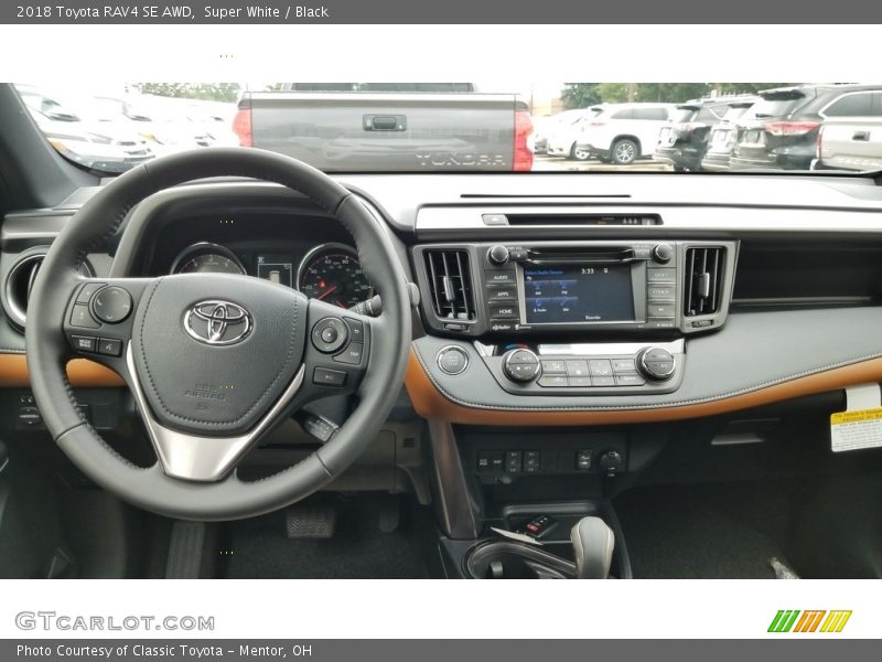Super White / Black 2018 Toyota RAV4 SE AWD