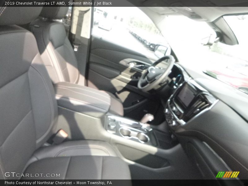 Summit White / Jet Black 2019 Chevrolet Traverse LT AWD