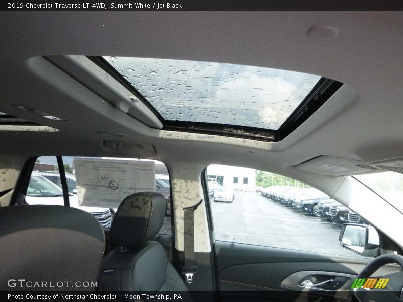 Summit White / Jet Black 2019 Chevrolet Traverse LT AWD