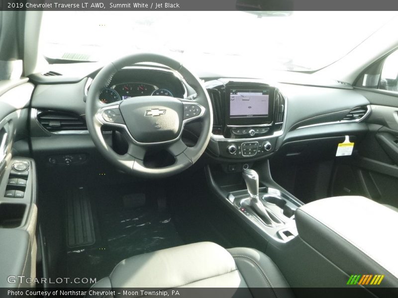 Summit White / Jet Black 2019 Chevrolet Traverse LT AWD