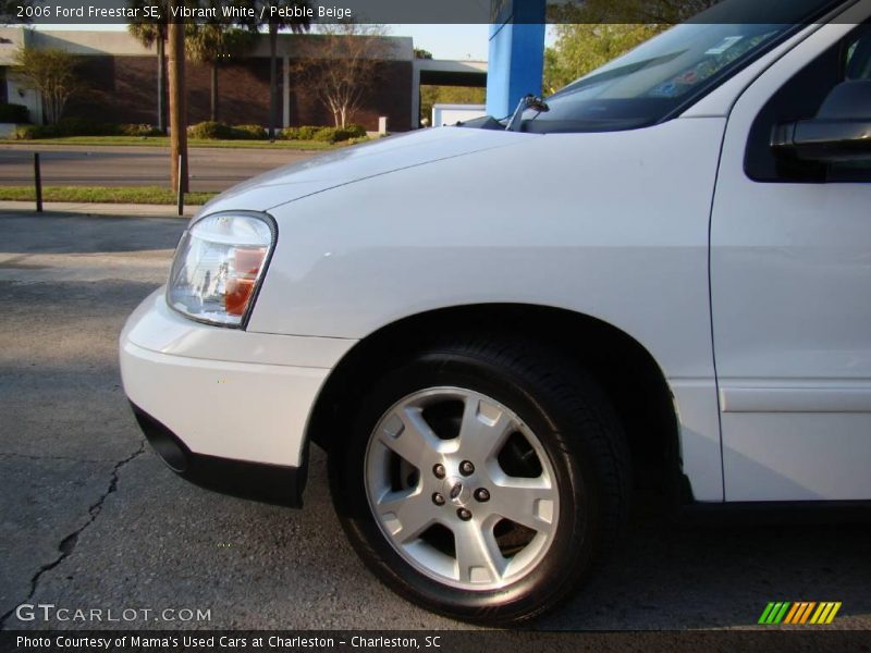 Vibrant White / Pebble Beige 2006 Ford Freestar SE