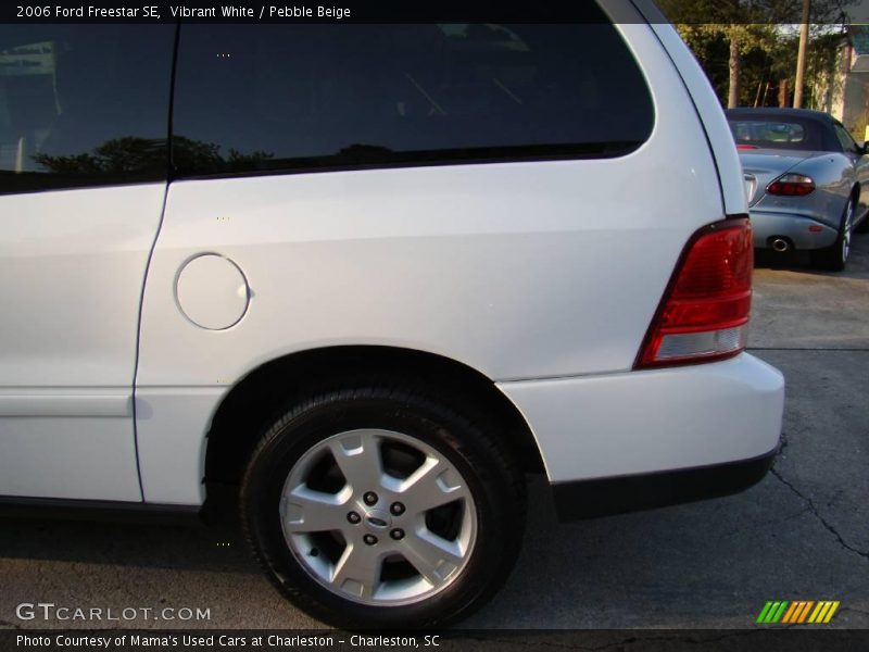 Vibrant White / Pebble Beige 2006 Ford Freestar SE