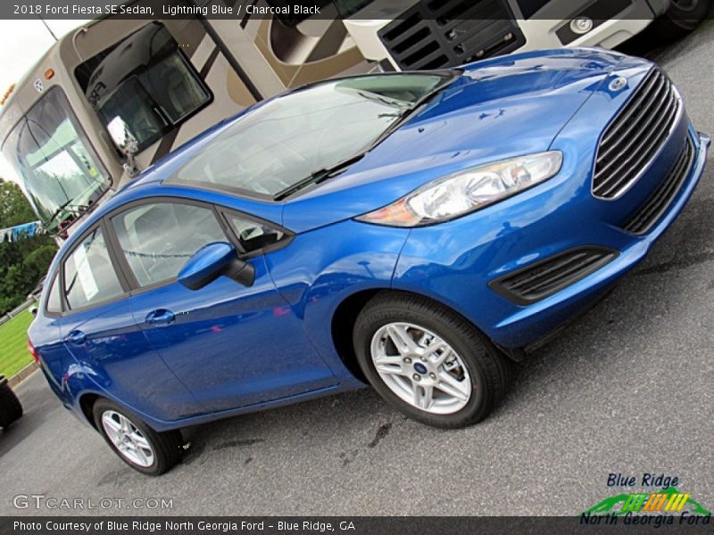 Lightning Blue / Charcoal Black 2018 Ford Fiesta SE Sedan
