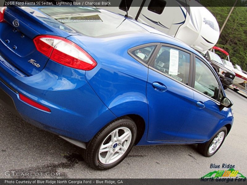 Lightning Blue / Charcoal Black 2018 Ford Fiesta SE Sedan