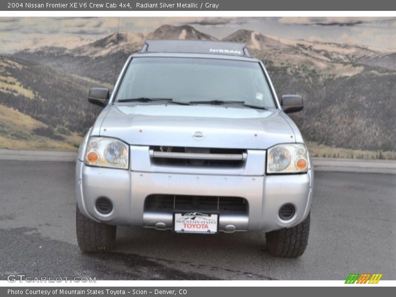 Radiant Silver Metallic / Gray 2004 Nissan Frontier XE V6 Crew Cab 4x4