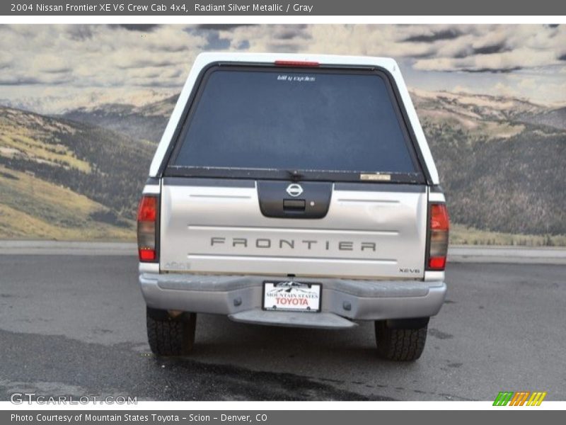 Radiant Silver Metallic / Gray 2004 Nissan Frontier XE V6 Crew Cab 4x4