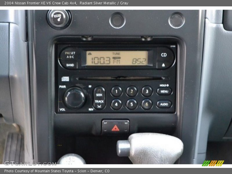 Radiant Silver Metallic / Gray 2004 Nissan Frontier XE V6 Crew Cab 4x4