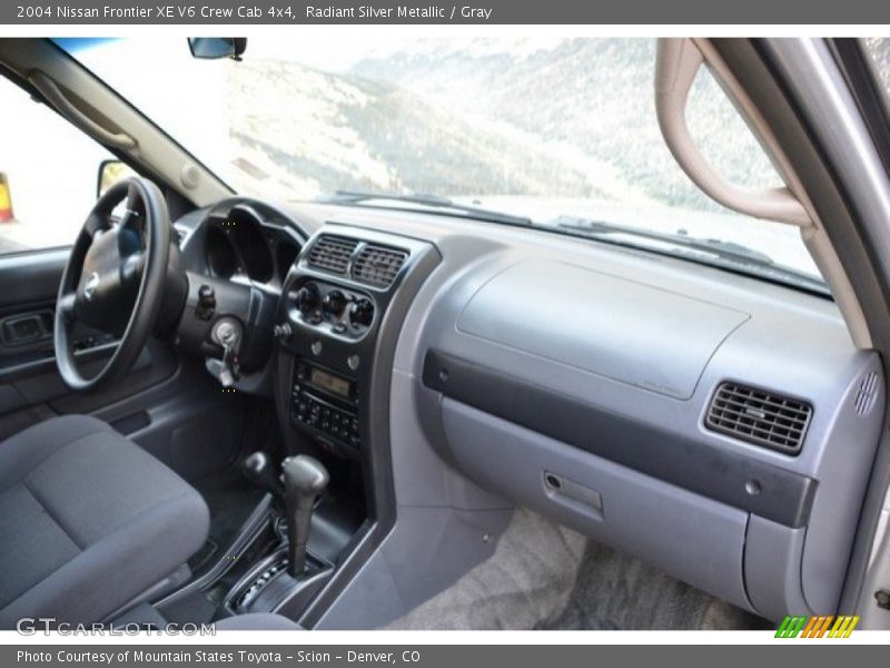 Radiant Silver Metallic / Gray 2004 Nissan Frontier XE V6 Crew Cab 4x4