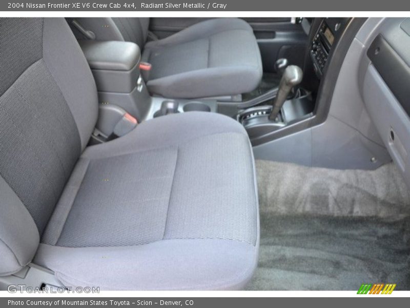 Radiant Silver Metallic / Gray 2004 Nissan Frontier XE V6 Crew Cab 4x4
