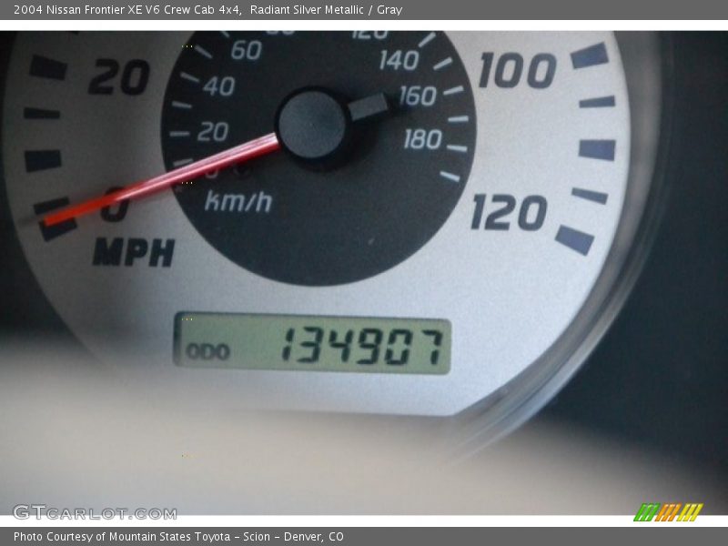 Radiant Silver Metallic / Gray 2004 Nissan Frontier XE V6 Crew Cab 4x4