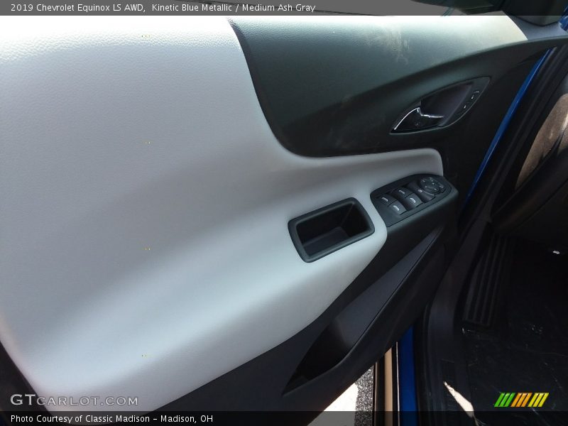 Kinetic Blue Metallic / Medium Ash Gray 2019 Chevrolet Equinox LS AWD