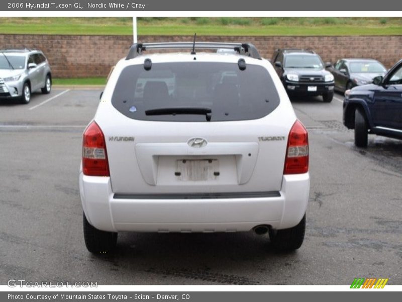 Nordic White / Gray 2006 Hyundai Tucson GL
