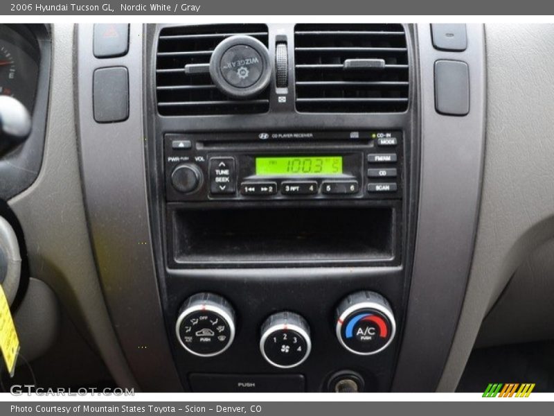Nordic White / Gray 2006 Hyundai Tucson GL
