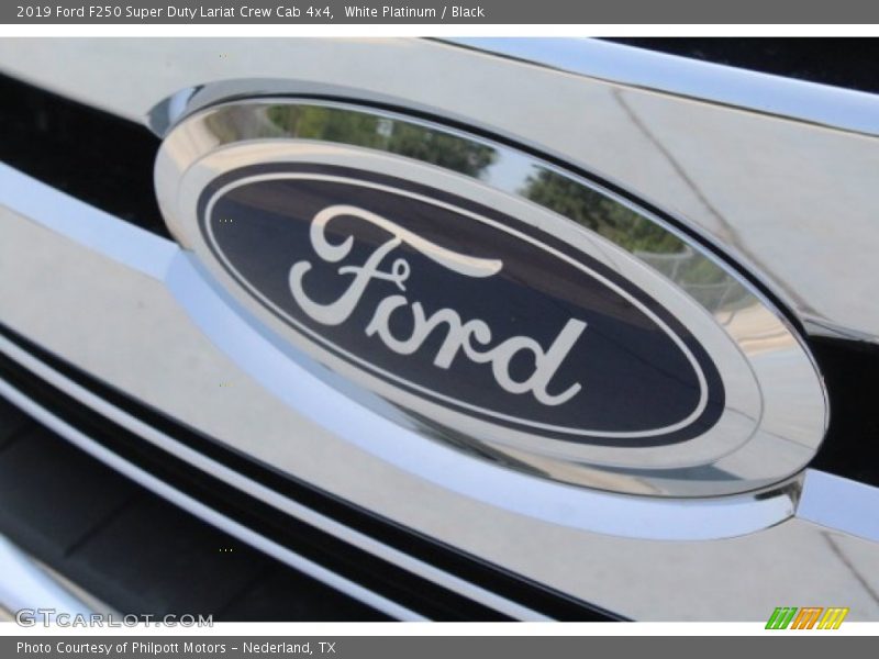 White Platinum / Black 2019 Ford F250 Super Duty Lariat Crew Cab 4x4