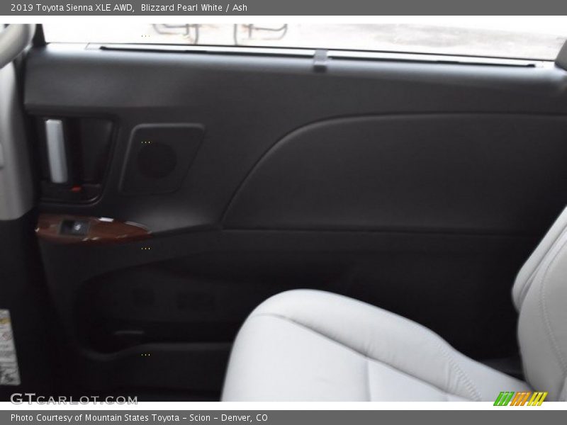Blizzard Pearl White / Ash 2019 Toyota Sienna XLE AWD