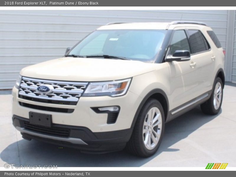 Front 3/4 View of 2018 Explorer XLT