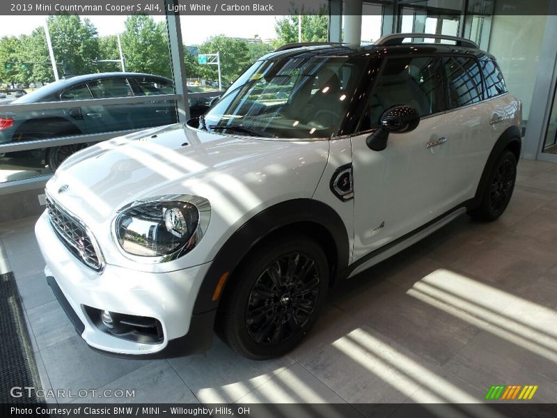 Front 3/4 View of 2019 Countryman Cooper S All4