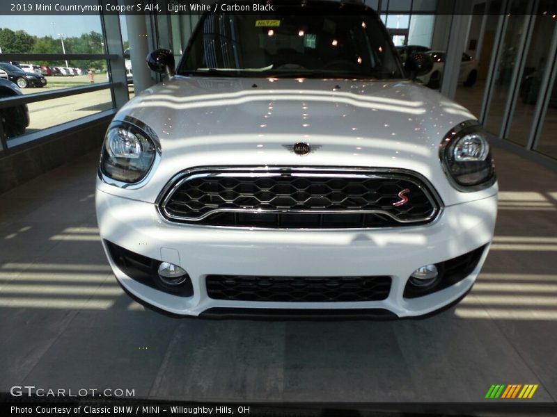 Light White / Carbon Black 2019 Mini Countryman Cooper S All4