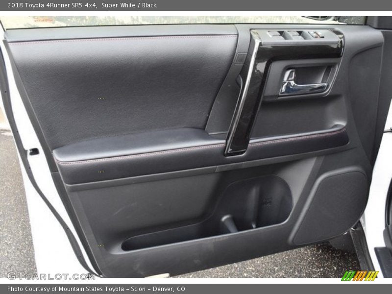 Super White / Black 2018 Toyota 4Runner SR5 4x4