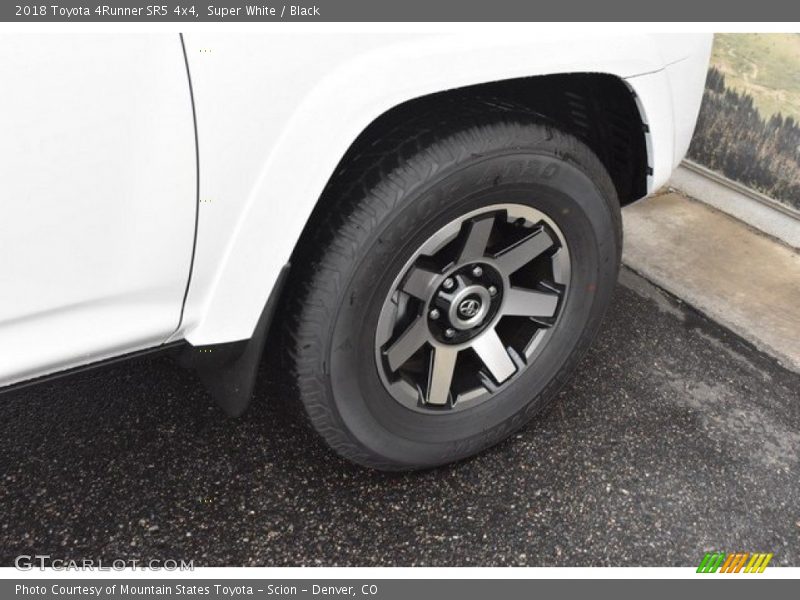 Super White / Black 2018 Toyota 4Runner SR5 4x4