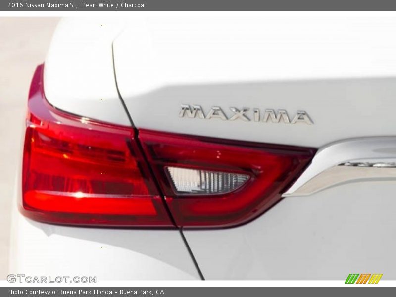 Pearl White / Charcoal 2016 Nissan Maxima SL