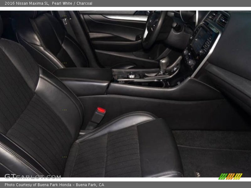 Pearl White / Charcoal 2016 Nissan Maxima SL