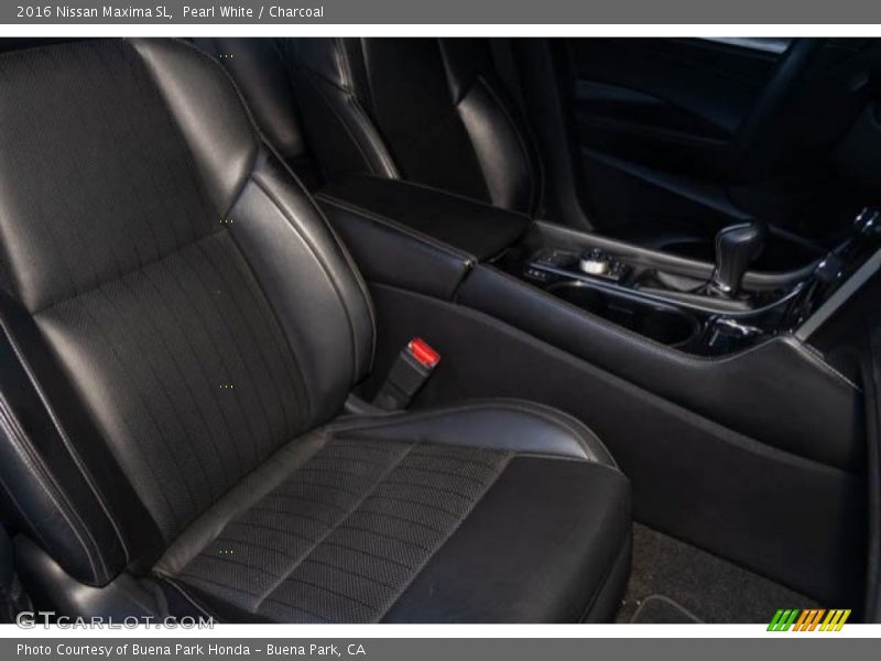 Pearl White / Charcoal 2016 Nissan Maxima SL