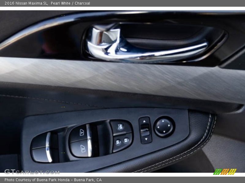 Pearl White / Charcoal 2016 Nissan Maxima SL