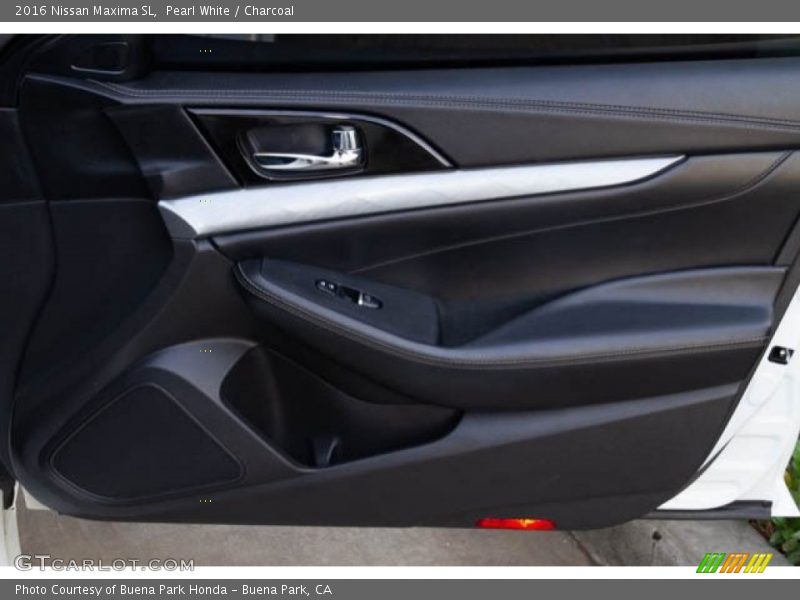 Pearl White / Charcoal 2016 Nissan Maxima SL