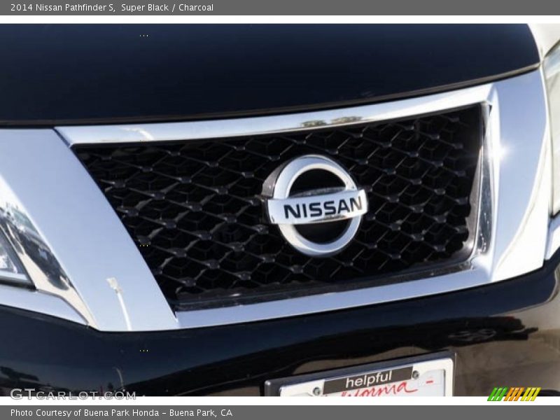 Super Black / Charcoal 2014 Nissan Pathfinder S