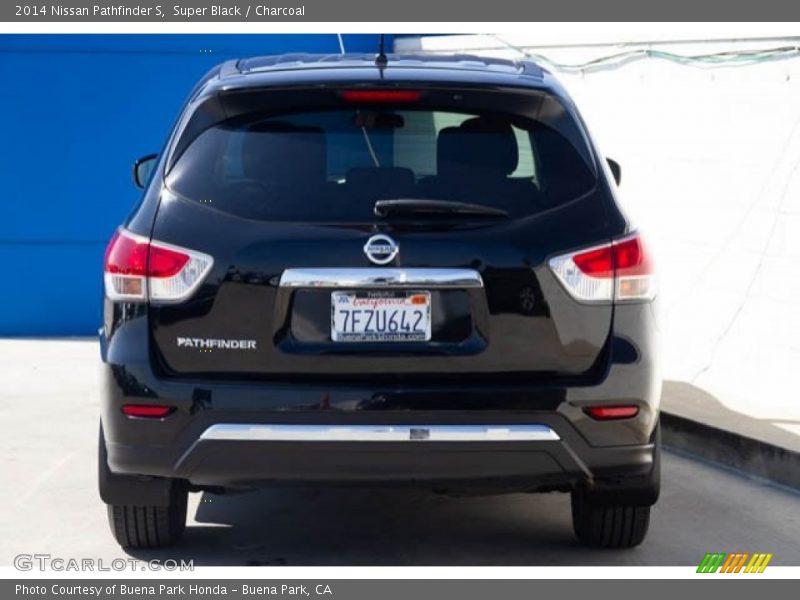 Super Black / Charcoal 2014 Nissan Pathfinder S