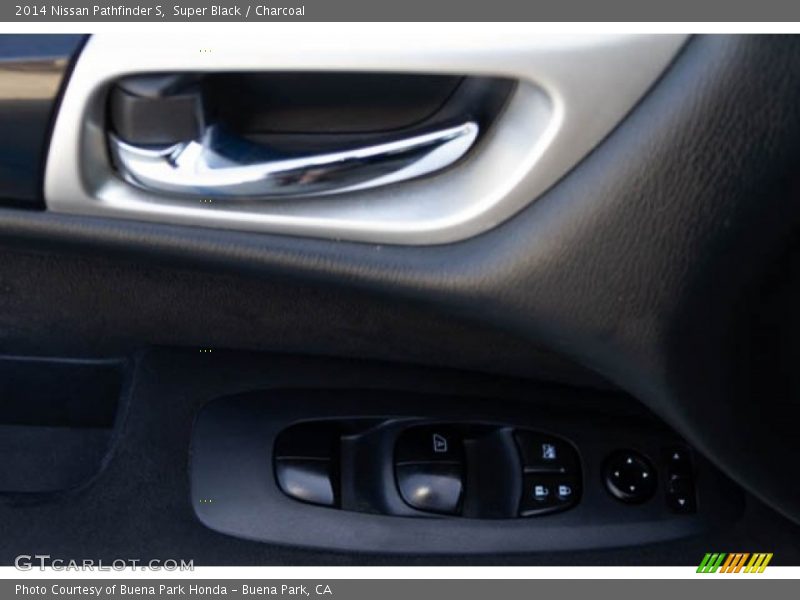 Super Black / Charcoal 2014 Nissan Pathfinder S