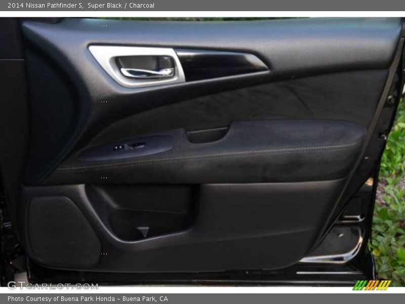 Super Black / Charcoal 2014 Nissan Pathfinder S