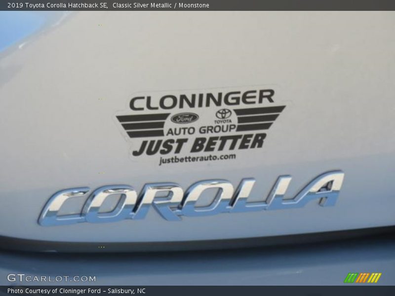 Classic Silver Metallic / Moonstone 2019 Toyota Corolla Hatchback SE