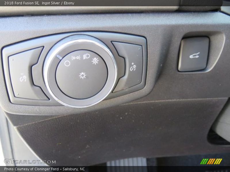 Ingot Silver / Ebony 2018 Ford Fusion SE