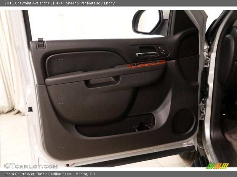 Sheer Silver Metallic / Ebony 2011 Chevrolet Avalanche LT 4x4